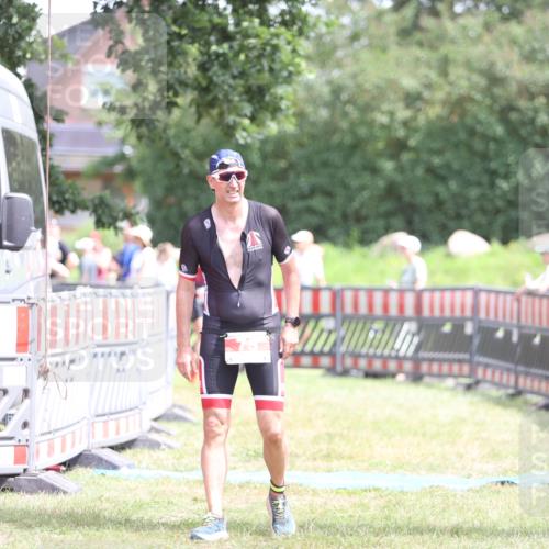 21.06.2026 - 29. Vierlanden-Triathlon Andreas Tolksdorf http://msf.ph/oto/9892431 21.06.2026 13:42:34 Ziel 239, 239 meine-sportfotos.de