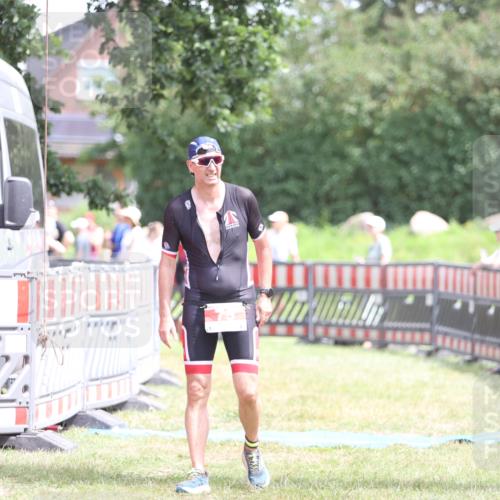 21.06.2026 - 29. Vierlanden-Triathlon Andreas Tolksdorf http://msf.ph/oto/9892432 21.06.2026 13:42:34 Ziel 239, 239 meine-sportfotos.de