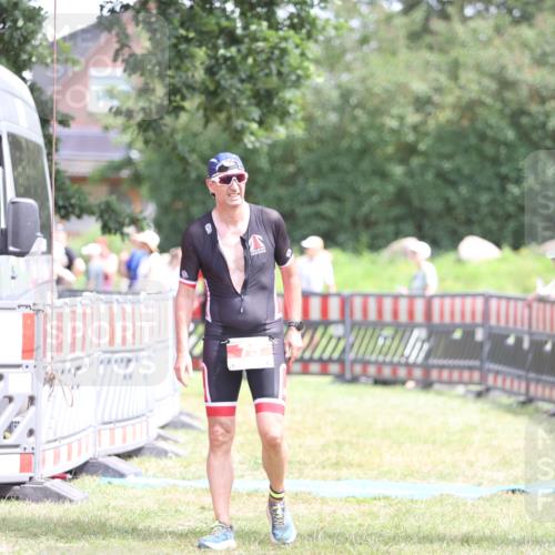 21.06.2026 - 29. Vierlanden-Triathlon Andreas Tolksdorf http://msf.ph/oto/9892433 21.06.2026 13:42:34 Ziel 239, 239 meine-sportfotos.de
