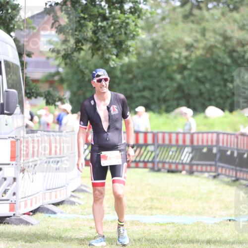 21.06.2026 - 29. Vierlanden-Triathlon Andreas Tolksdorf http://msf.ph/oto/9892434 21.06.2026 13:42:34 Ziel 239, 239 meine-sportfotos.de