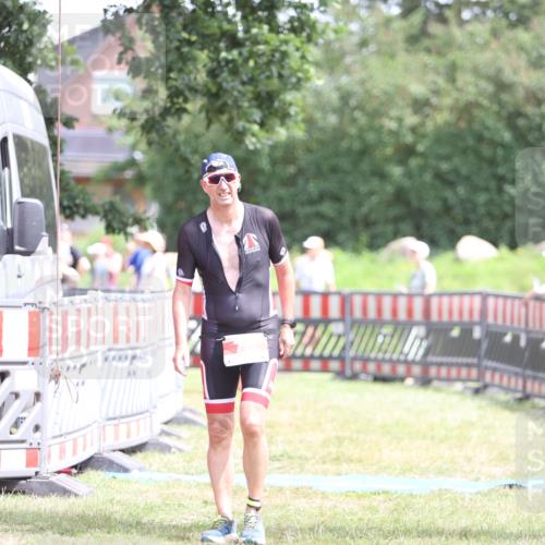 21.06.2026 - 29. Vierlanden-Triathlon Andreas Tolksdorf http://msf.ph/oto/9892436 21.06.2026 13:42:34 Ziel 239, 239 meine-sportfotos.de