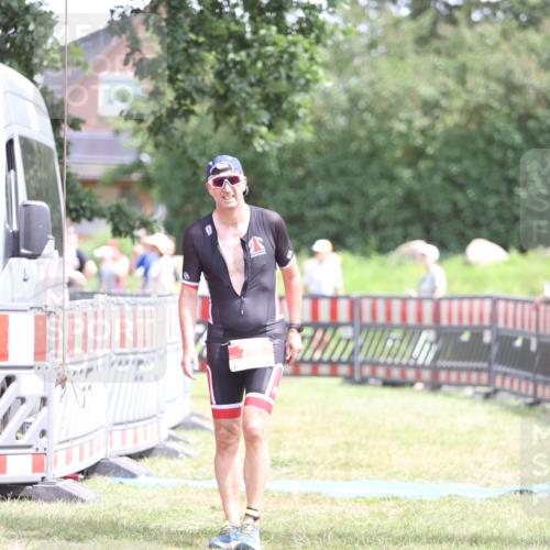 21.06.2026 - 29. Vierlanden-Triathlon Andreas Tolksdorf http://msf.ph/oto/9892437 21.06.2026 13:42:34 Ziel 239, 239 meine-sportfotos.de