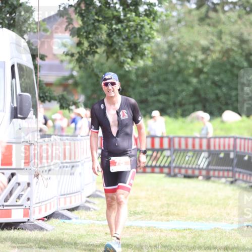 21.06.2026 - 29. Vierlanden-Triathlon Andreas Tolksdorf http://msf.ph/oto/9892439 21.06.2026 13:42:34 Ziel 239, 239 meine-sportfotos.de