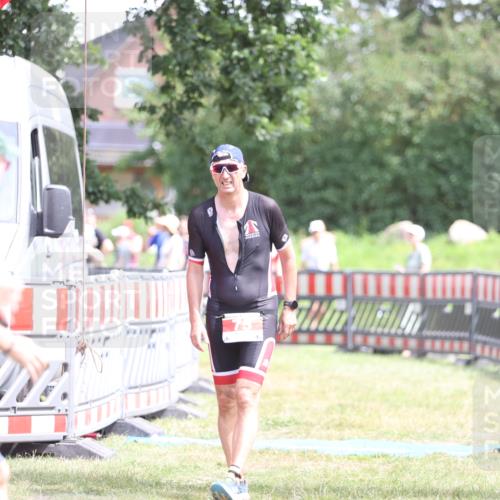 21.06.2026 - 29. Vierlanden-Triathlon Andreas Tolksdorf http://msf.ph/oto/9892440 21.06.2026 13:42:34 Ziel 239, 239 meine-sportfotos.de
