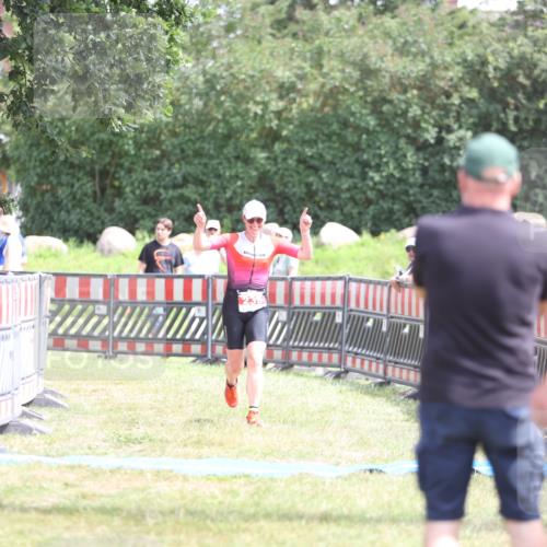 21.06.2026 - 29. Vierlanden-Triathlon Andreas Tolksdorf http://msf.ph/oto/9892443 21.06.2026 13:42:37 Ziel 239, 239 meine-sportfotos.de