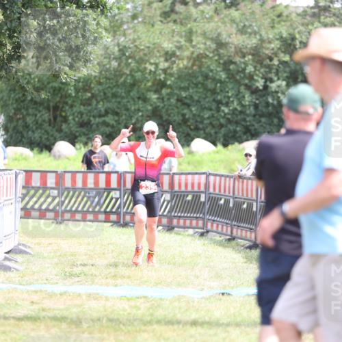 21.06.2026 - 29. Vierlanden-Triathlon Andreas Tolksdorf http://msf.ph/oto/9892447 21.06.2026 13:42:37 Ziel 239, 239 meine-sportfotos.de