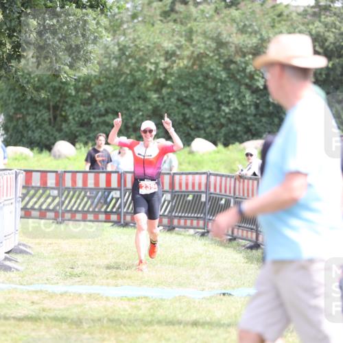 21.06.2026 - 29. Vierlanden-Triathlon Andreas Tolksdorf http://msf.ph/oto/9892450 21.06.2026 13:42:37 Ziel 239, 239 meine-sportfotos.de