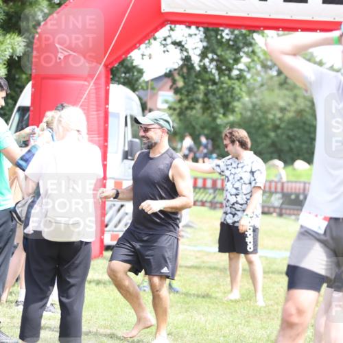 21.06.2026 - 29. Vierlanden-Triathlon Andreas Tolksdorf http://msf.ph/oto/9892481 21.06.2026 13:43:16 Ziel  meine-sportfotos.de