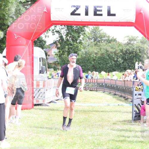 21.06.2026 - 29. Vierlanden-Triathlon Andreas Tolksdorf http://msf.ph/oto/9892501 21.06.2026 13:43:35 Ziel  meine-sportfotos.de
