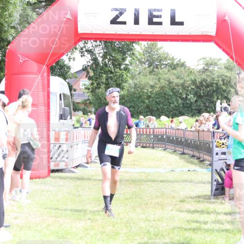 21.06.2026 - 29. Vierlanden-Triathlon Andreas Tolksdorf http://msf.ph/oto/9892503 21.06.2026 13:43:35 Ziel  meine-sportfotos.de