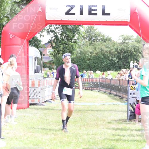 21.06.2026 - 29. Vierlanden-Triathlon Andreas Tolksdorf http://msf.ph/oto/9892504 21.06.2026 13:43:35 Ziel  meine-sportfotos.de
