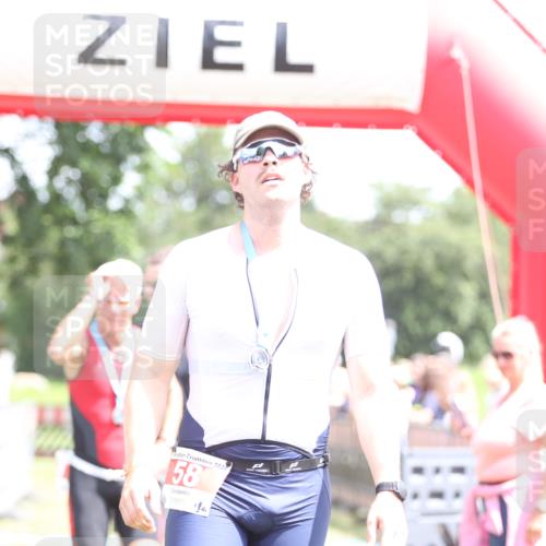 21.06.2026 - 29. Vierlanden-Triathlon Andreas Tolksdorf http://msf.ph/oto/9892582 21.06.2026 13:45:22 Ziel  meine-sportfotos.de
