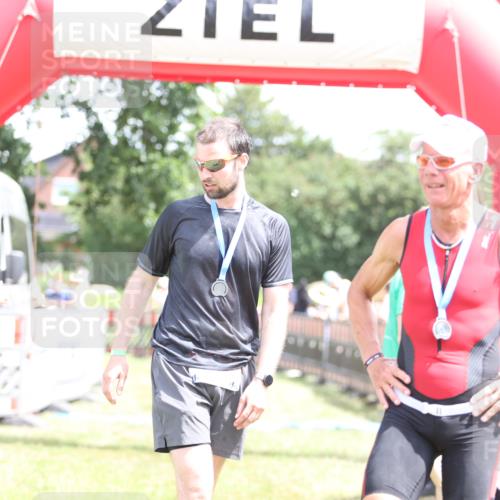 21.06.2026 - 29. Vierlanden-Triathlon Andreas Tolksdorf http://msf.ph/oto/9892587 21.06.2026 13:45:27 Ziel  meine-sportfotos.de