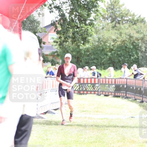 21.06.2026 - 29. Vierlanden-Triathlon Andreas Tolksdorf http://msf.ph/oto/9892593 21.06.2026 13:45:40 Ziel 101, 126, 101, 126 meine-sportfotos.de