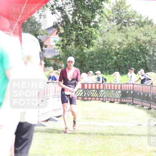 21.06.2026 - 29. Vierlanden-Triathlon Andreas Tolksdorf http://msf.ph/oto/9892594 21.06.2026 13:45:40 Ziel 101, 126, 101, 126 meine-sportfotos.de