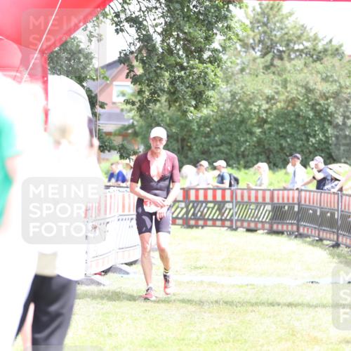 21.06.2026 - 29. Vierlanden-Triathlon Andreas Tolksdorf http://msf.ph/oto/9892595 21.06.2026 13:45:40 Ziel 101, 126, 101, 126 meine-sportfotos.de