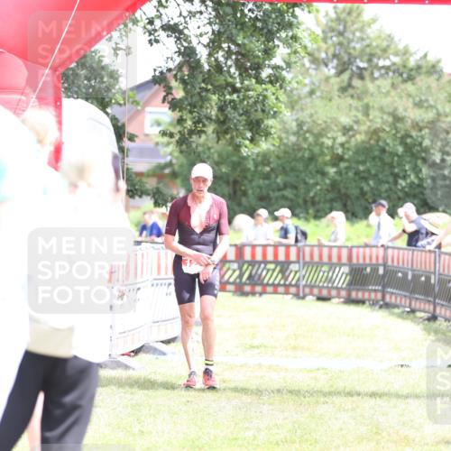 21.06.2026 - 29. Vierlanden-Triathlon Andreas Tolksdorf http://msf.ph/oto/9892597 21.06.2026 13:45:40 Ziel 101, 126, 101, 126 meine-sportfotos.de
