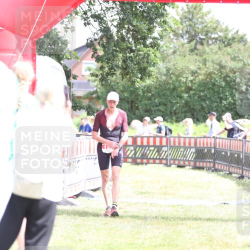 21.06.2026 - 29. Vierlanden-Triathlon Andreas Tolksdorf http://msf.ph/oto/9892598 21.06.2026 13:45:40 Ziel 101, 126, 101, 126 meine-sportfotos.de