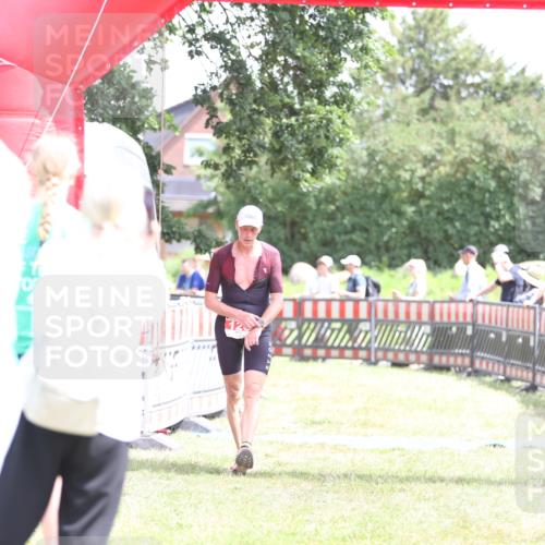21.06.2026 - 29. Vierlanden-Triathlon Andreas Tolksdorf http://msf.ph/oto/9892599 21.06.2026 13:45:40 Ziel 101, 126, 101, 126 meine-sportfotos.de