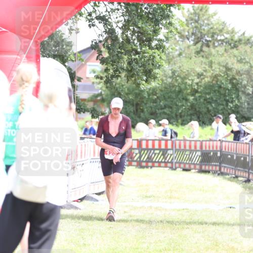 21.06.2026 - 29. Vierlanden-Triathlon Andreas Tolksdorf http://msf.ph/oto/9892600 21.06.2026 13:45:40 Ziel 101, 126, 101, 126 meine-sportfotos.de