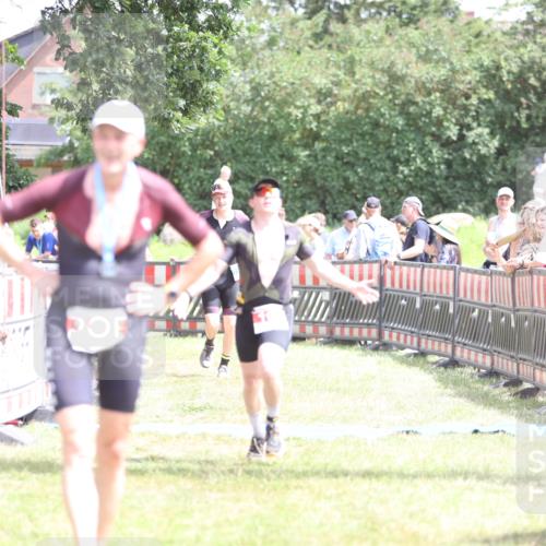 21.06.2026 - 29. Vierlanden-Triathlon Andreas Tolksdorf http://msf.ph/oto/9892602 21.06.2026 13:45:49 Ziel 101, 750, 101, 750 meine-sportfotos.de