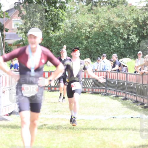 21.06.2026 - 29. Vierlanden-Triathlon Andreas Tolksdorf http://msf.ph/oto/9892603 21.06.2026 13:45:49 Ziel 101, 750, 101, 750 meine-sportfotos.de