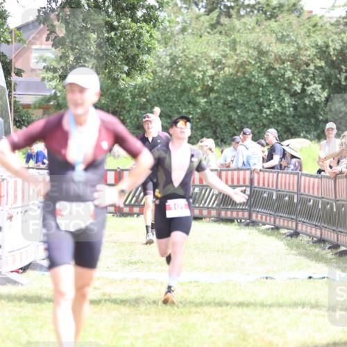21.06.2026 - 29. Vierlanden-Triathlon Andreas Tolksdorf http://msf.ph/oto/9892605 21.06.2026 13:45:49 Ziel 101, 750, 101, 750 meine-sportfotos.de