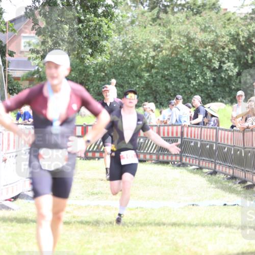 21.06.2026 - 29. Vierlanden-Triathlon Andreas Tolksdorf http://msf.ph/oto/9892606 21.06.2026 13:45:49 Ziel 101, 750, 101, 750 meine-sportfotos.de