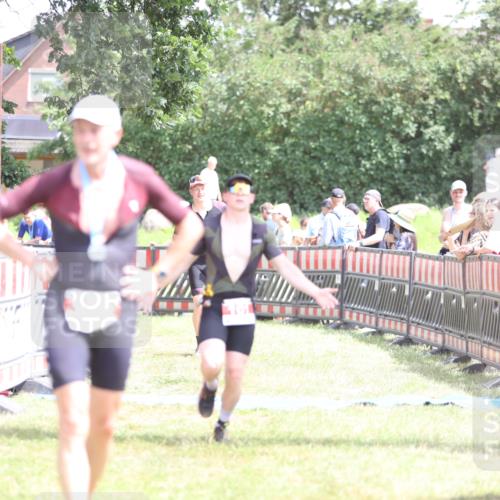 21.06.2026 - 29. Vierlanden-Triathlon Andreas Tolksdorf http://msf.ph/oto/9892608 21.06.2026 13:45:49 Ziel 101, 750, 101, 750 meine-sportfotos.de