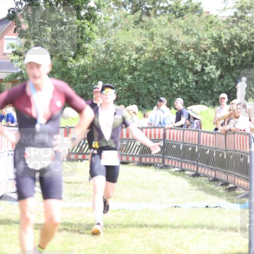 21.06.2026 - 29. Vierlanden-Triathlon Andreas Tolksdorf http://msf.ph/oto/9892612 21.06.2026 13:45:50 Ziel 101, 259, 750, 101, 259, 750 meine-sportfotos.de