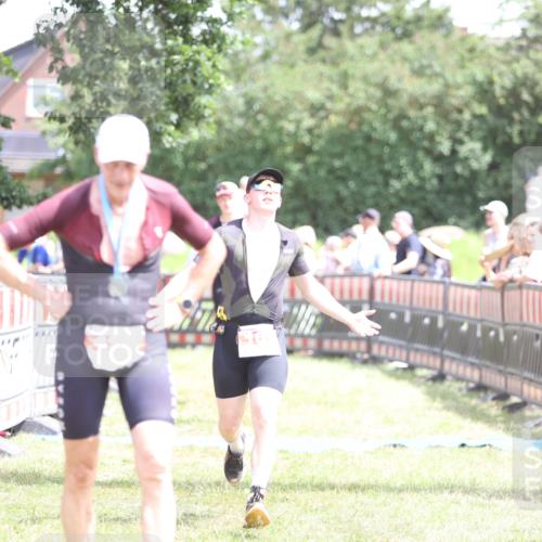 21.06.2026 - 29. Vierlanden-Triathlon Andreas Tolksdorf http://msf.ph/oto/9892618 21.06.2026 13:45:50 Ziel 101, 259, 750, 101, 259, 750 meine-sportfotos.de