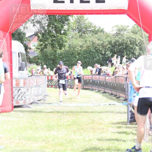 21.06.2026 - 29. Vierlanden-Triathlon Andreas Tolksdorf http://msf.ph/oto/9892638 21.06.2026 13:47:34 Ziel 669, 833, 1065, 669, 833, 1065 meine-sportfotos.de