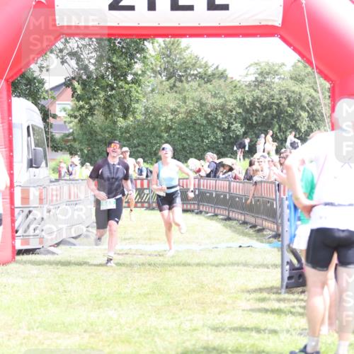21.06.2026 - 29. Vierlanden-Triathlon Andreas Tolksdorf http://msf.ph/oto/9892643 21.06.2026 13:47:35 Ziel 669, 833, 1065, 669, 833, 1065 meine-sportfotos.de
