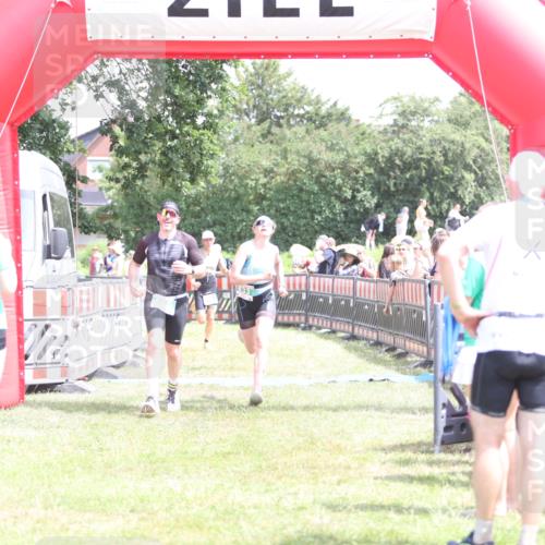 21.06.2026 - 29. Vierlanden-Triathlon Andreas Tolksdorf http://msf.ph/oto/9892646 21.06.2026 13:47:35 Ziel 669, 833, 1065, 669, 833, 1065 meine-sportfotos.de