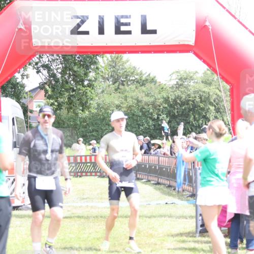 21.06.2026 - 29. Vierlanden-Triathlon Andreas Tolksdorf http://msf.ph/oto/9892651 21.06.2026 13:47:39 Ziel 669, 833, 1065, 669, 833, 1065 meine-sportfotos.de