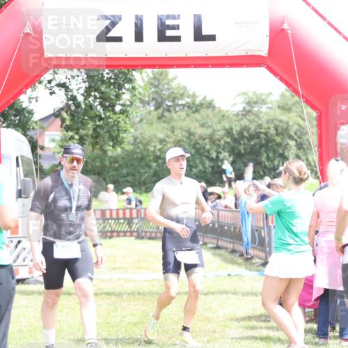 21.06.2026 - 29. Vierlanden-Triathlon Andreas Tolksdorf http://msf.ph/oto/9892653 21.06.2026 13:47:39 Ziel 669, 833, 1065, 669, 833, 1065 meine-sportfotos.de