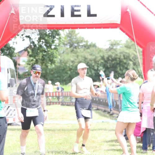 21.06.2026 - 29. Vierlanden-Triathlon Andreas Tolksdorf http://msf.ph/oto/9892654 21.06.2026 13:47:39 Ziel 669, 833, 1065, 669, 833, 1065 meine-sportfotos.de