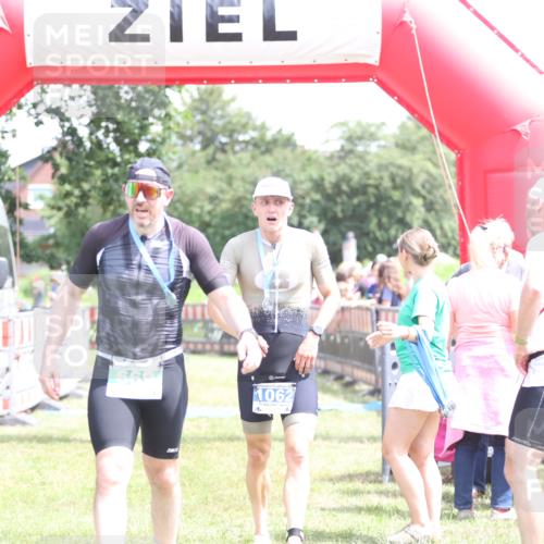 21.06.2026 - 29. Vierlanden-Triathlon Andreas Tolksdorf http://msf.ph/oto/9892657 21.06.2026 13:47:41 Ziel 833, 1065, 833, 1065 meine-sportfotos.de