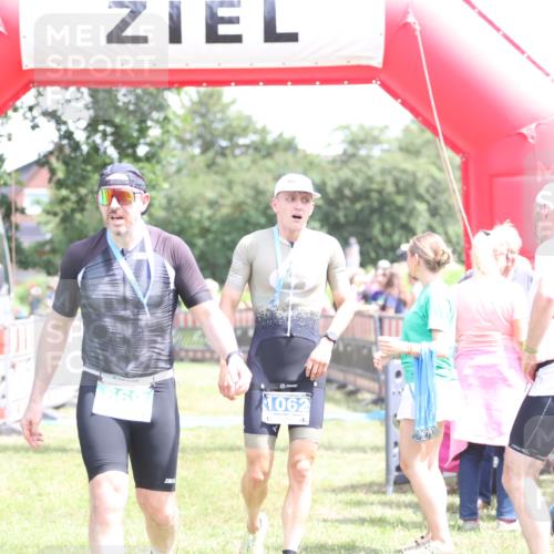 21.06.2026 - 29. Vierlanden-Triathlon Andreas Tolksdorf http://msf.ph/oto/9892659 21.06.2026 13:47:41 Ziel 833, 1065, 833, 1065 meine-sportfotos.de