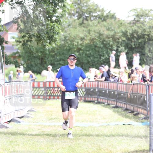 21.06.2026 - 29. Vierlanden-Triathlon Andreas Tolksdorf http://msf.ph/oto/9892668 21.06.2026 13:47:59 Ziel 87, 670, 87, 670 meine-sportfotos.de