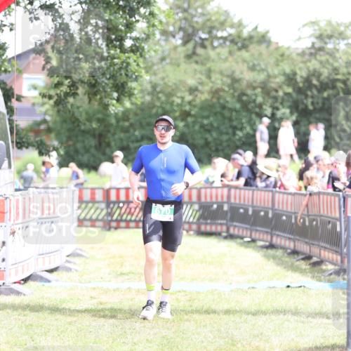 21.06.2026 - 29. Vierlanden-Triathlon Andreas Tolksdorf http://msf.ph/oto/9892670 21.06.2026 13:47:59 Ziel 87, 670, 87, 670 meine-sportfotos.de