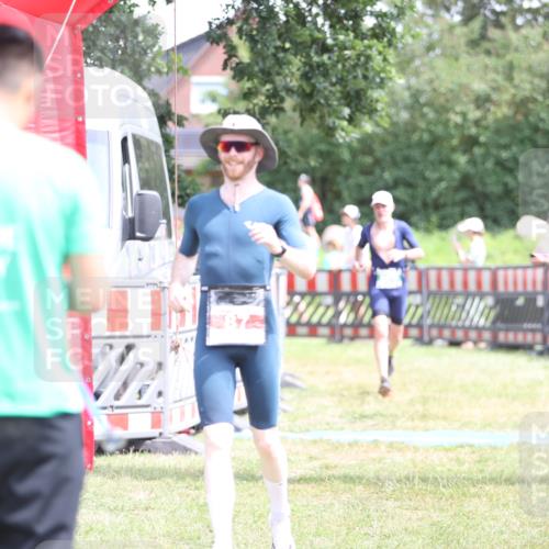 21.06.2026 - 29. Vierlanden-Triathlon Andreas Tolksdorf http://msf.ph/oto/9892673 21.06.2026 13:48:10 Ziel 64, 87, 806, 64, 87, 806 meine-sportfotos.de