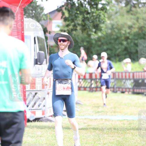 21.06.2026 - 29. Vierlanden-Triathlon Andreas Tolksdorf http://msf.ph/oto/9892674 21.06.2026 13:48:10 Ziel 64, 87, 806, 64, 87, 806 meine-sportfotos.de