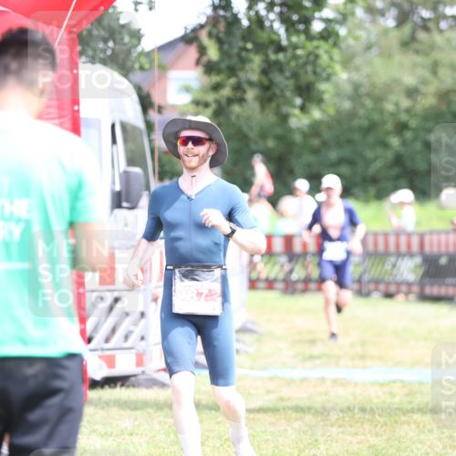 21.06.2026 - 29. Vierlanden-Triathlon Andreas Tolksdorf http://msf.ph/oto/9892675 21.06.2026 13:48:10 Ziel 64, 87, 806, 64, 87, 806 meine-sportfotos.de