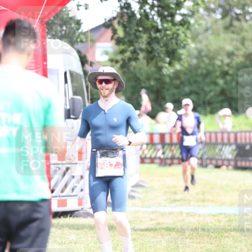 21.06.2026 - 29. Vierlanden-Triathlon Andreas Tolksdorf http://msf.ph/oto/9892676 21.06.2026 13:48:10 Ziel 64, 87, 806, 64, 87, 806 meine-sportfotos.de