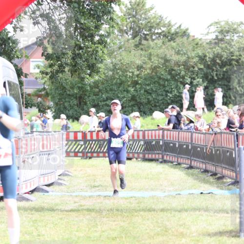 21.06.2026 - 29. Vierlanden-Triathlon Andreas Tolksdorf http://msf.ph/oto/9892680 21.06.2026 13:48:11 Ziel 64, 87, 806, 64, 87, 806 meine-sportfotos.de