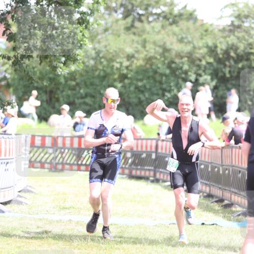 21.06.2026 - 29. Vierlanden-Triathlon Andreas Tolksdorf http://msf.ph/oto/9892694 21.06.2026 13:48:36 Ziel 768, 781, 889, 768, 781, 889 meine-sportfotos.de