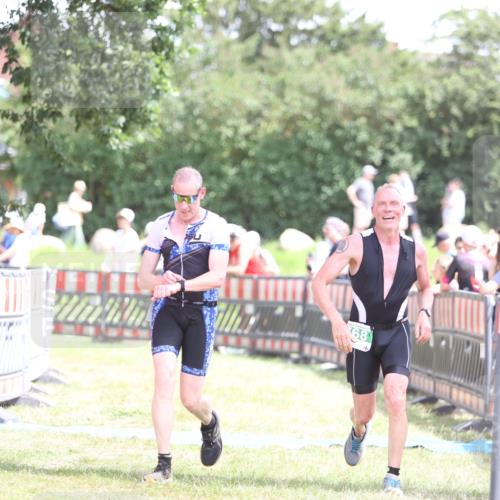 21.06.2026 - 29. Vierlanden-Triathlon Andreas Tolksdorf http://msf.ph/oto/9892700 21.06.2026 13:48:36 Ziel 768, 781, 889, 768, 781, 889 meine-sportfotos.de