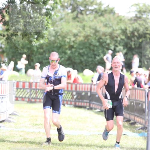 21.06.2026 - 29. Vierlanden-Triathlon Andreas Tolksdorf http://msf.ph/oto/9892701 21.06.2026 13:48:36 Ziel 768, 781, 889, 768, 781, 889 meine-sportfotos.de