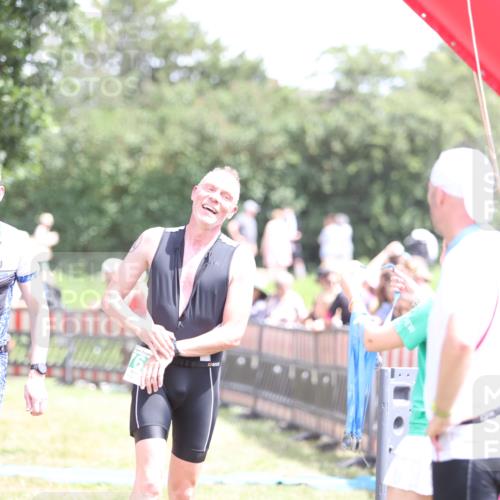 21.06.2026 - 29. Vierlanden-Triathlon Andreas Tolksdorf http://msf.ph/oto/9892707 21.06.2026 13:48:38 Ziel 768, 781, 889, 768, 781, 889 meine-sportfotos.de